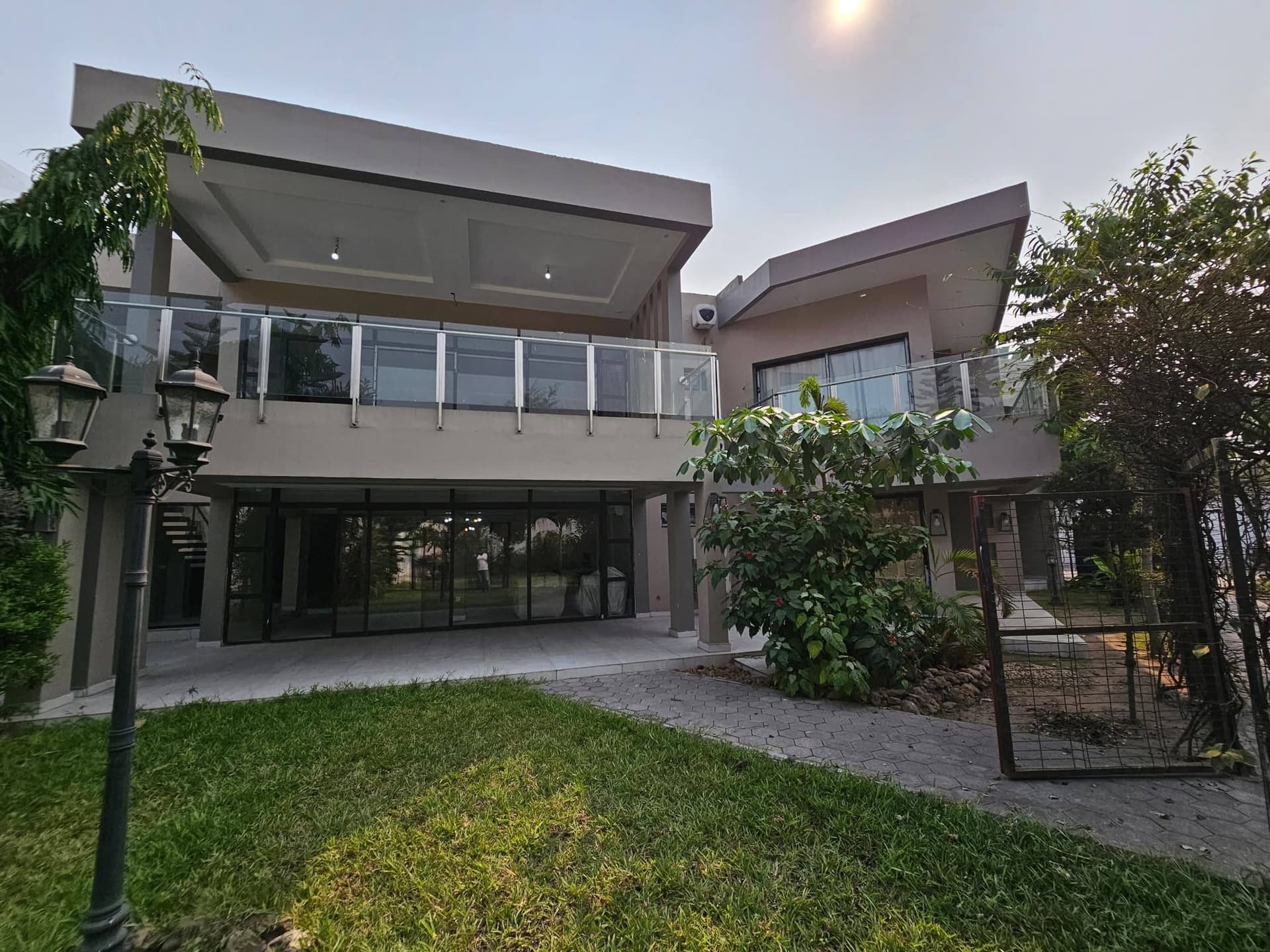 Villa 8 chambres avec piscine — Ngaliema, Cité Mont Fleury