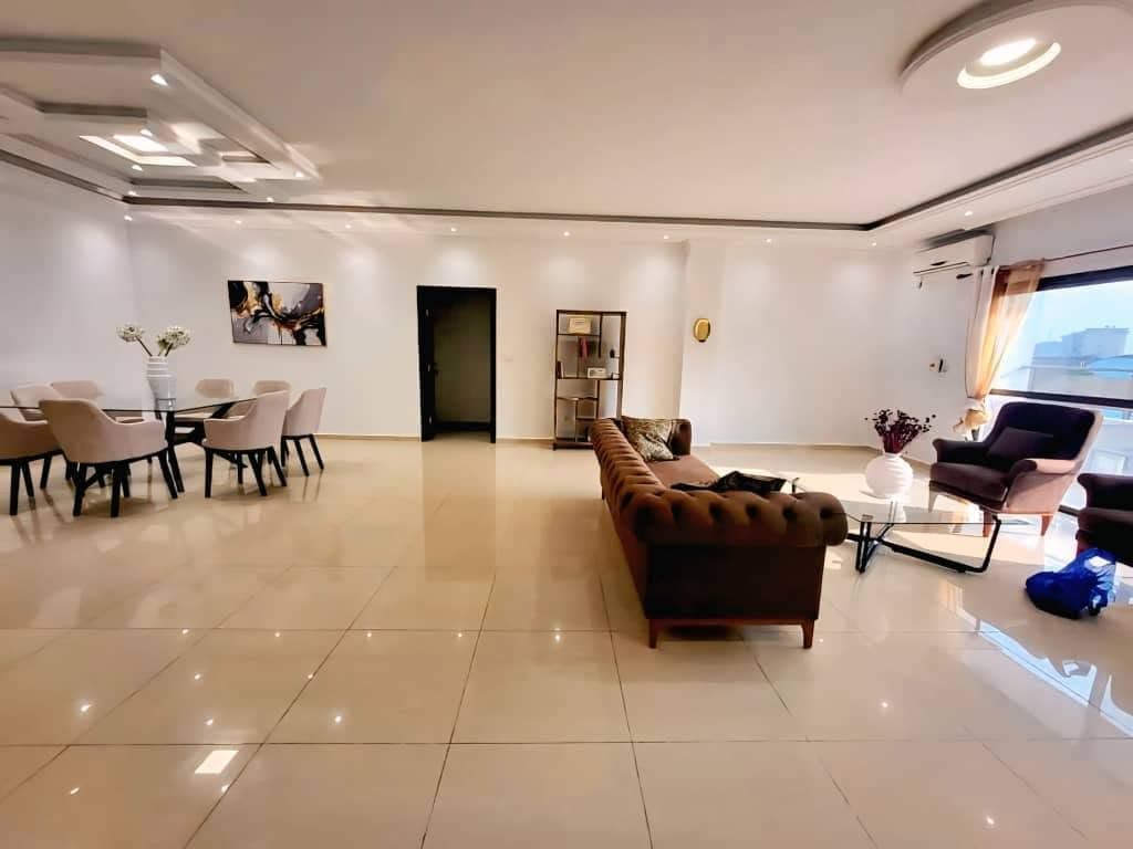 Appartement 3 chambres 180 m² — Gombe, réf. Haut Commandement