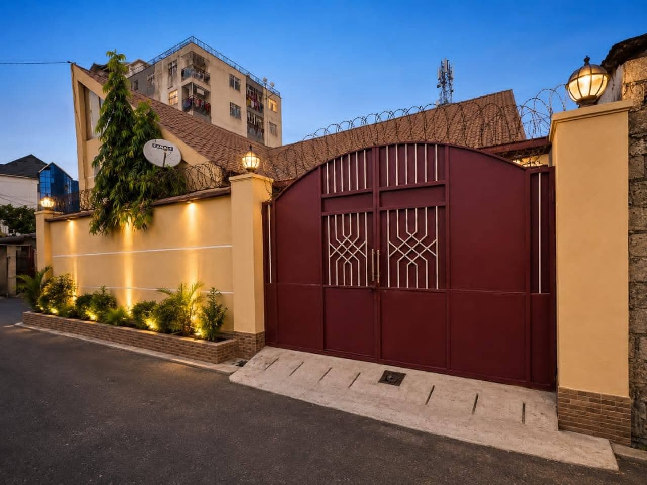 Parcelle résidentielle avec maison 3 chambres — Limete, 1ère Rue - Image 1