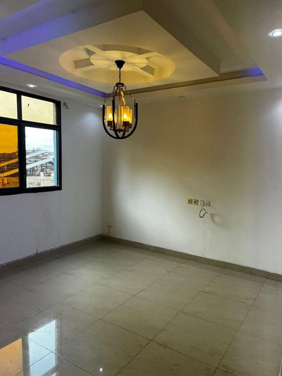Appartement 2 chambres charges incluses — Kintambo, direction Basoko
