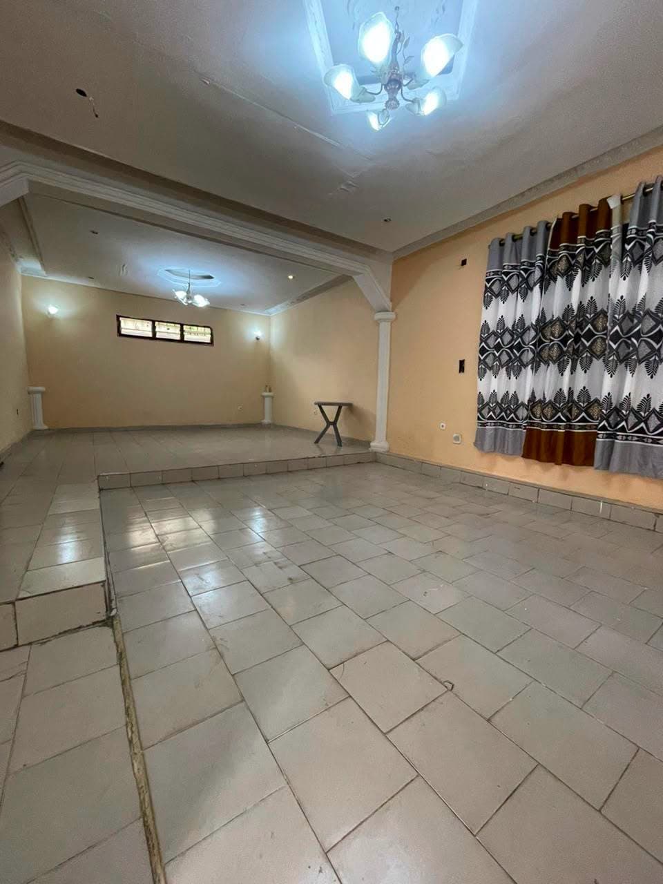 Parcelle entière à louer — Ngaliema, Mboka Sika
